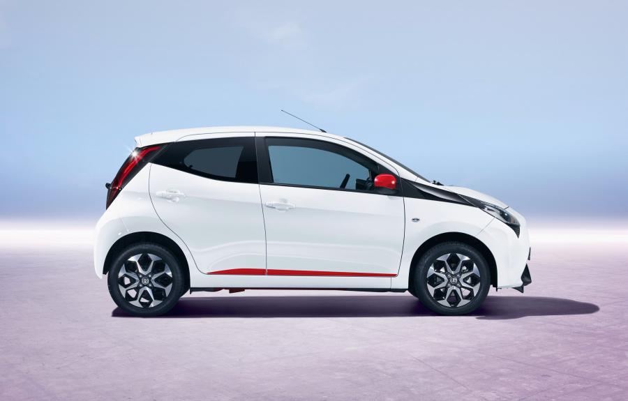  Toyota Aygo 5-Door 2018 года  (WW) (фото 8 из 40)